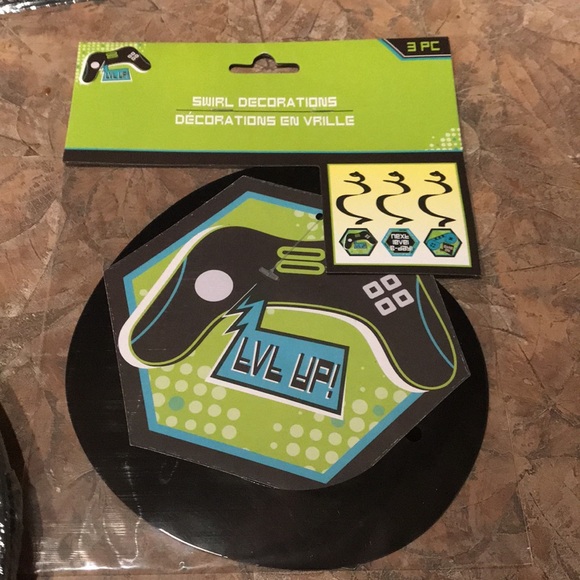 Gamer Birthday party decorations and plates - Picture 10 of 13